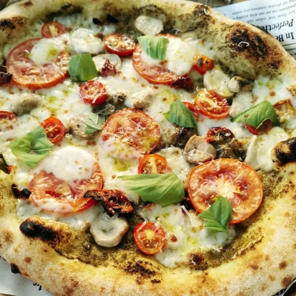 Pizza Glur & Bistro at Glur Hostel_Pesto Mushroom Tomato