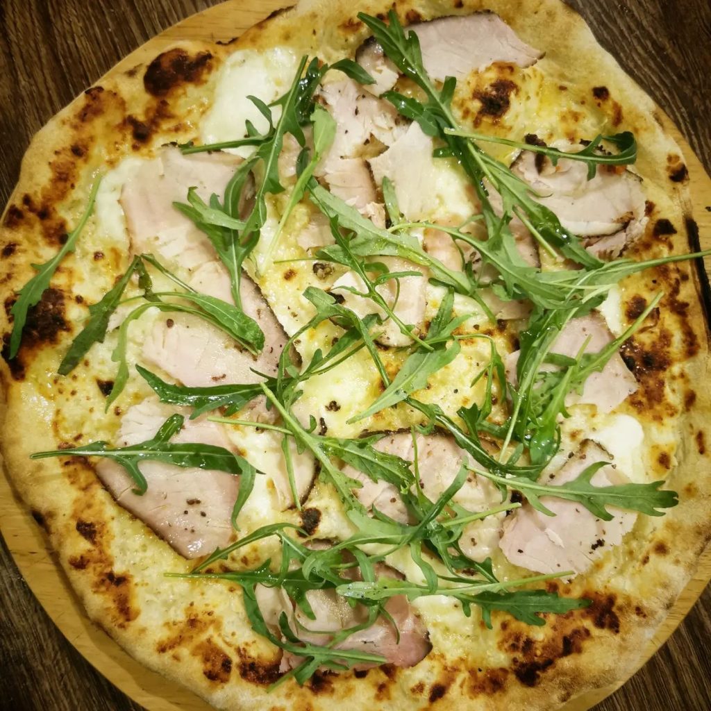 Pizza Glur & Bistro at Glur Hostel_Our favorite Pastrami garlic white sauce with wild rocket.