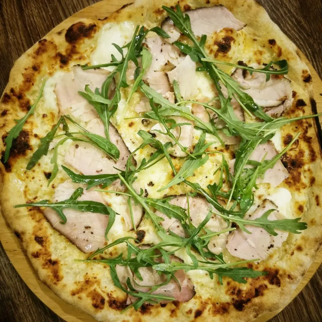 Pizza Glur & Bistro at Glur Hostel_Our favorite Pastrami garlic white sauce with wild rocket.